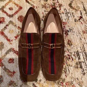 Gucci heeled dark brown loafers in size 41
